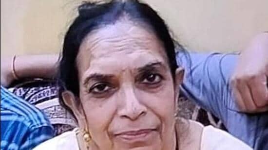 शाहदरा हत्या: मुखवटा घातलेला संशयित पायऱ्यांवरही दिसला